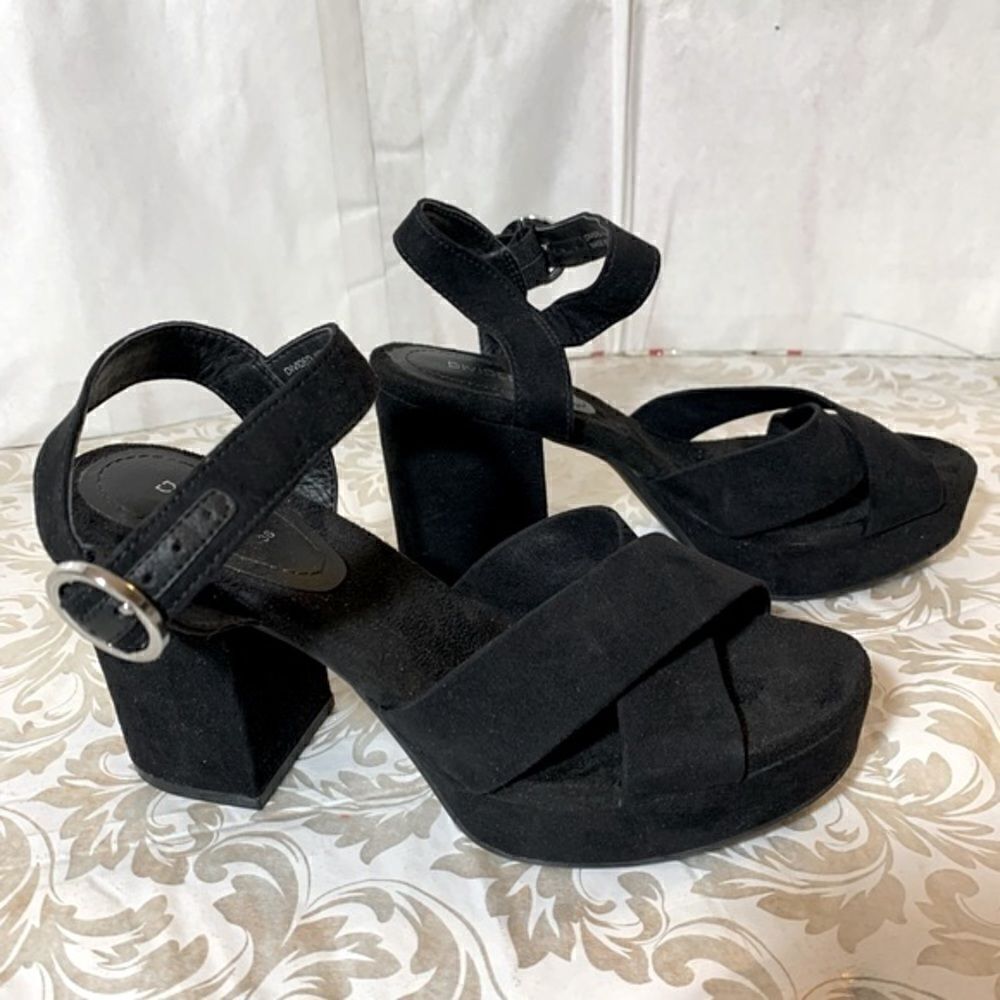 H&M Divided Platform Sandals Block Heel Black Vegan Suede Leather Heel Sz 5.5